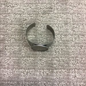 Adjustable metal bracelet